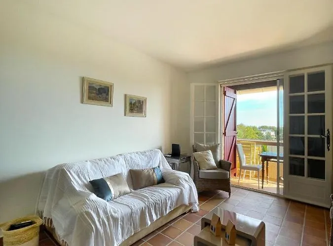 Апартаменти Superb With Balcony Near The Сен-Рафаель