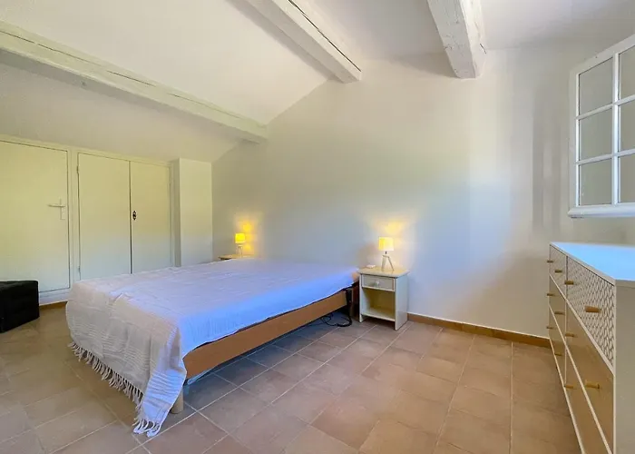 Superb With Balcony Near The Апартаменти