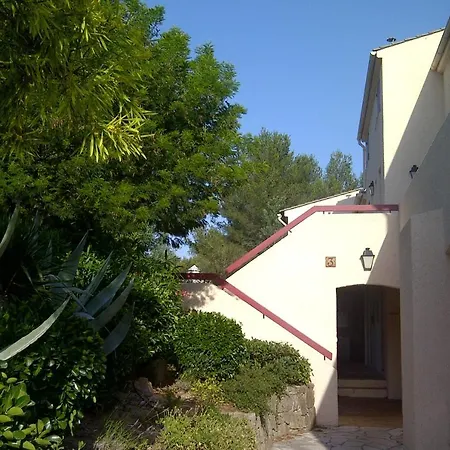 Superb With Balcony Near The Apartment *