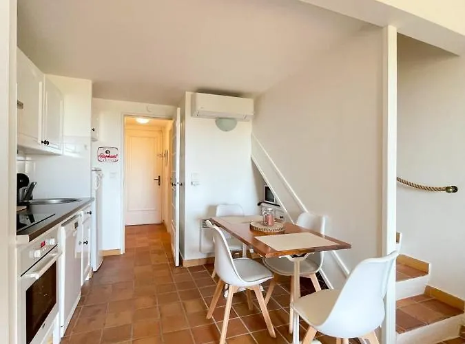 Apartman Superb With Balcony Near The